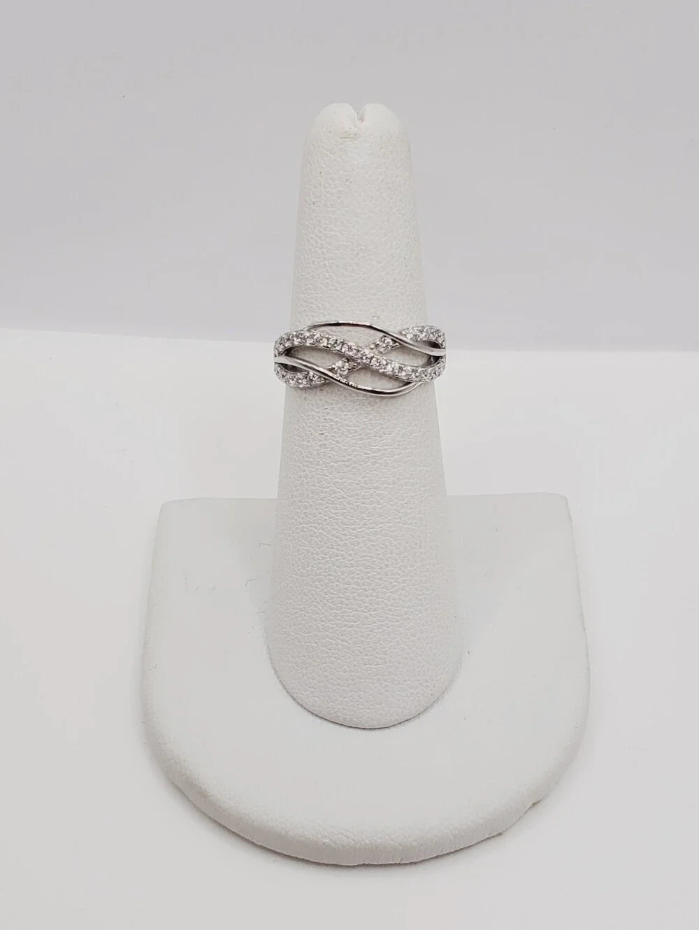 Round Cut Moissanite 925 Sterling Silver Infinity Twist Crossover Ring